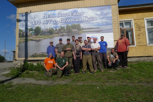 Participants of the autumn expedition (21.8-30.8.2013) in Velikaya Guba village. From right to left: Jyri Mikkola, Kimmo Syrjänen, Olli-Pekka Tikkanen, , Aleksei Polevoi, Boris Rayevsky, driver Alexei, Andrei Humala, Anna Ruokolainen, Sergei Korosov; Timo Kuuluvainen, Olli Manninen, Jevgeni Jakovlev, Vladimir Mironov and Alexander Shcherbakov. (Photo: Olli Manninen)